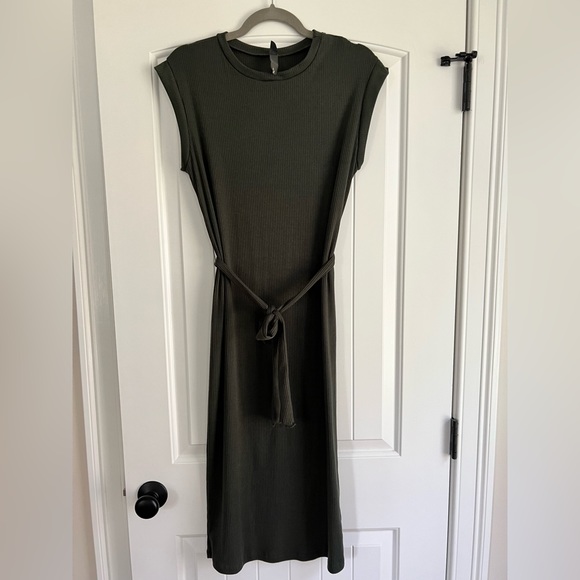 Gorgeous Green Sleeveless Dress - Picture 1 of 3